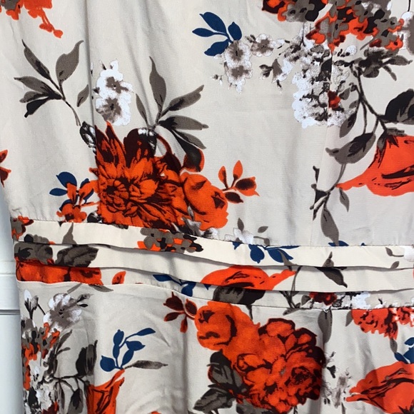 Forever 21 Medium Cream Red Floral Print Dress - Picture 5 of 9